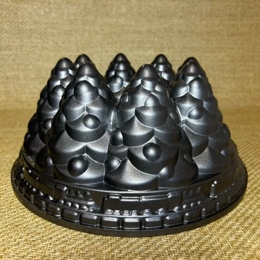 Nordic Ware Holiday Tree Bundt Pan Forest Cake Mold Aluminum